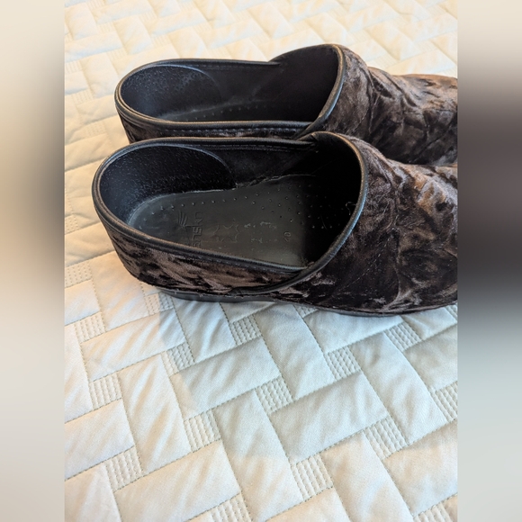 Dansko Velvet Velour Size 40=9 Brown shoes - Picture 5 of 8